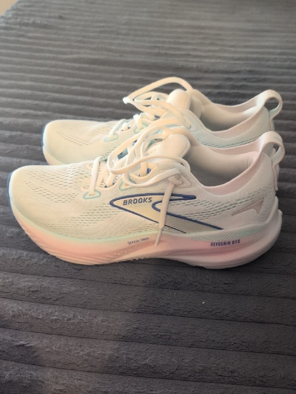 Women's Brooks Glycerin GTS 22 - Picture 2 of 6